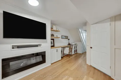 2411 Sovereign Street Oakville ON L6L 1M1