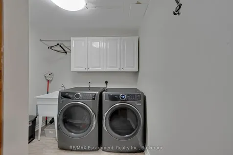 2411 Sovereign Street Oakville ON L6L 1M1