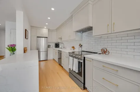 2411 Sovereign Street Oakville ON L6L 1M1