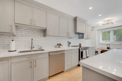 2411 Sovereign Street Oakville ON L6L 1M1