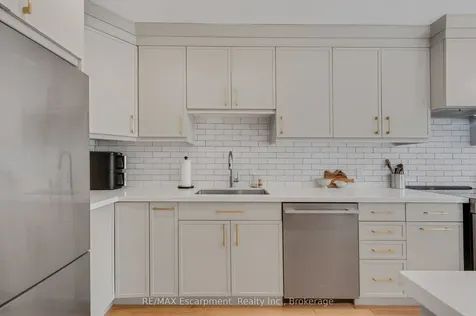2411 Sovereign Street Oakville ON L6L 1M1