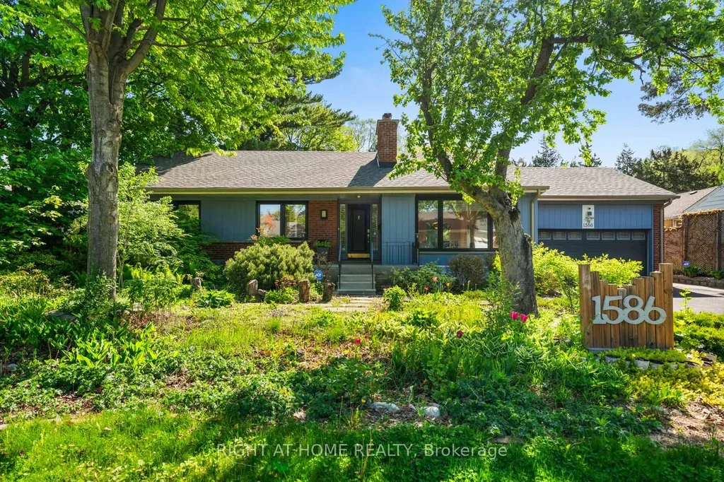 1586 Rometown Drive Mississauga ON L5E 2V1