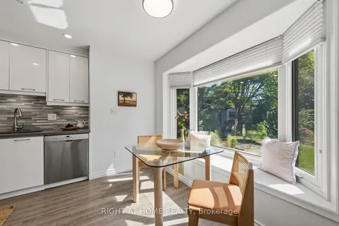 1586 Rometown Drive Mississauga ON L5E 2V1