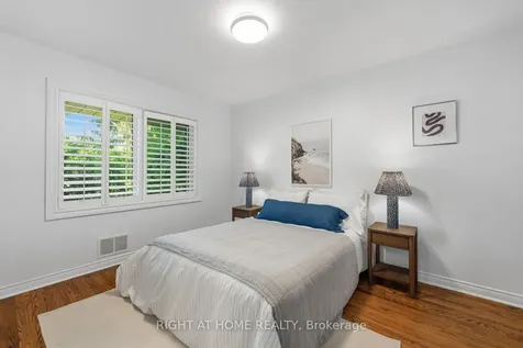 1586 Rometown Drive Mississauga ON L5E 2V1