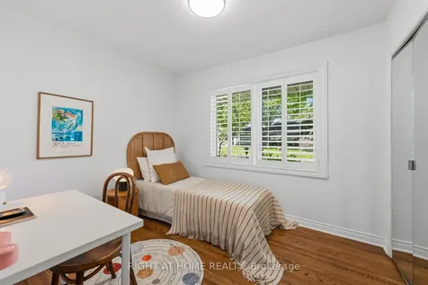 1586 Rometown Drive Mississauga ON L5E 2V1