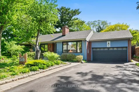 1586 Rometown Drive Mississauga ON L5E 2V1