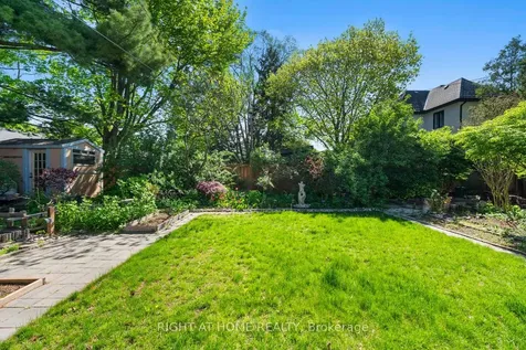 1586 Rometown Drive Mississauga ON L5E 2V1