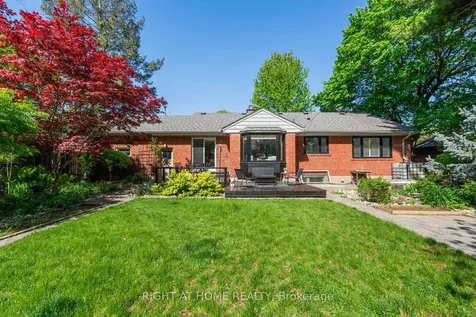 1586 Rometown Drive Mississauga ON L5E 2V1