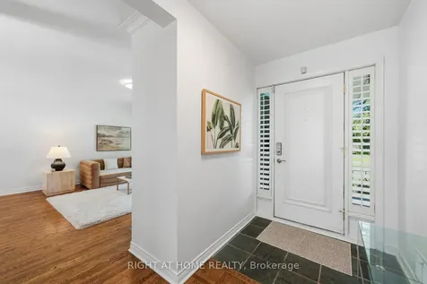 1586 Rometown Drive Mississauga ON L5E 2V1