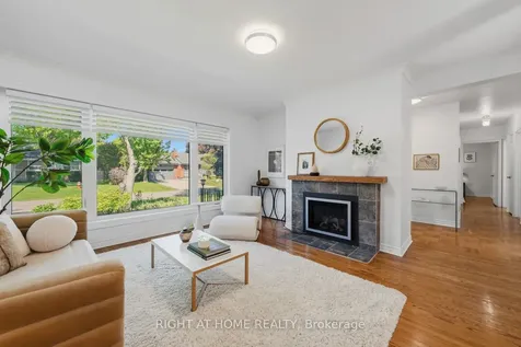 1586 Rometown Drive Mississauga ON L5E 2V1