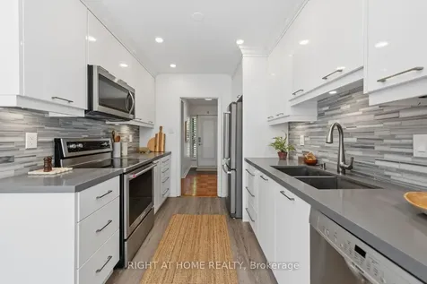 1586 Rometown Drive Mississauga ON L5E 2V1