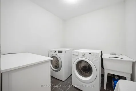 41 Davenfield Circle Brampton ON L6P 2P7