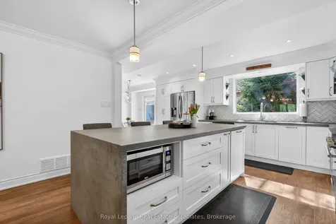 174 Cheverie Street Oakville ON L6J 6C4