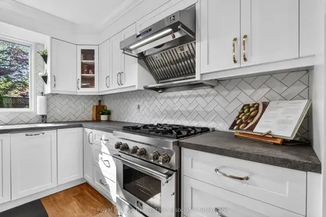 174 Cheverie Street Oakville ON L6J 6C4