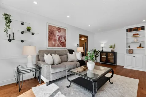 174 Cheverie Street Oakville ON L6J 6C4