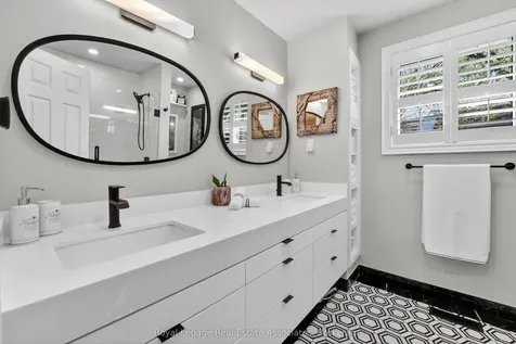 174 Cheverie Street Oakville ON L6J 6C4