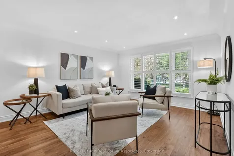 174 Cheverie Street Oakville ON L6J 6C4