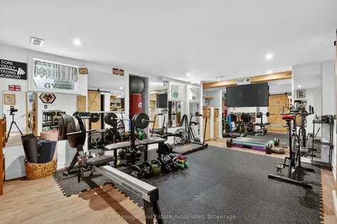 174 Cheverie Street Oakville ON L6J 6C4