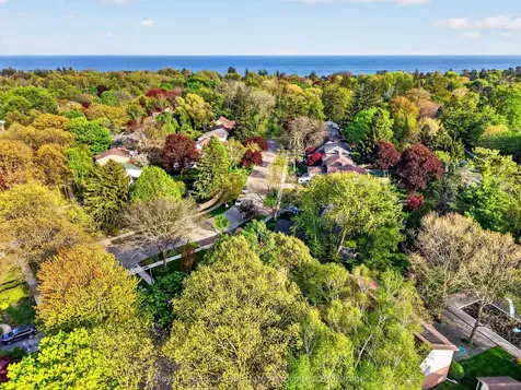 174 Cheverie Street Oakville ON L6J 6C4