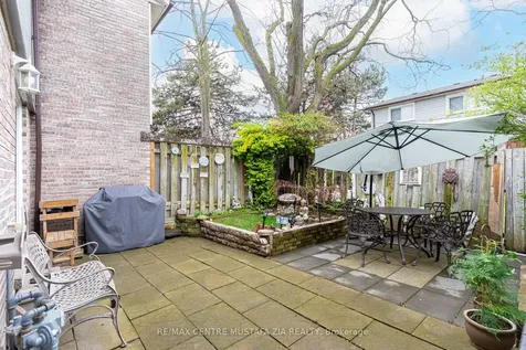 2440 Bromsgrove Road Mississauga ON L5J 4J7