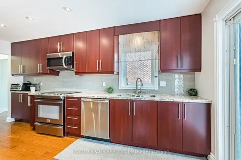 3026 Dalehurst Drive Mississauga ON L5N 6M8