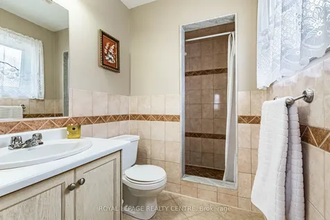 3026 Dalehurst Drive Mississauga ON L5N 6M8