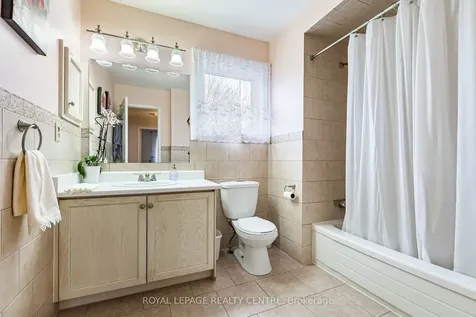 3026 Dalehurst Drive Mississauga ON L5N 6M8