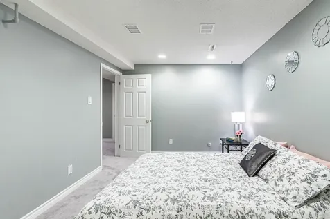 3026 Dalehurst Drive Mississauga ON L5N 6M8