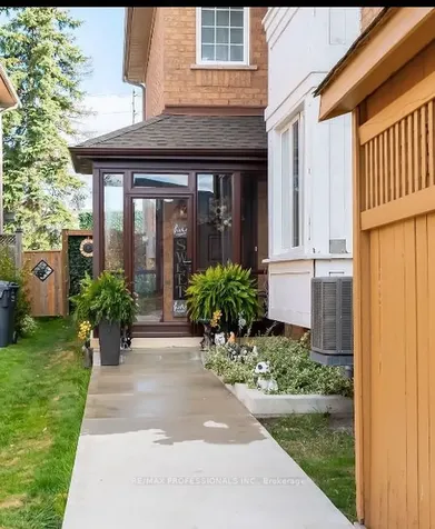 99 Desert Sand Drive Brampton ON L6R 1V7
