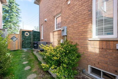 99 Desert Sand Drive Brampton ON L6R 1V7