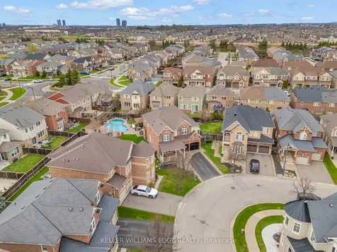 265 Goutouski Crescent Milton ON L9T 7B4