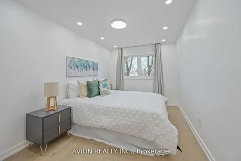 1397 Highgate Court Oakville ON L6H 2V4