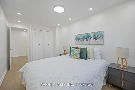 1397 Highgate Court Oakville ON L6H 2V4