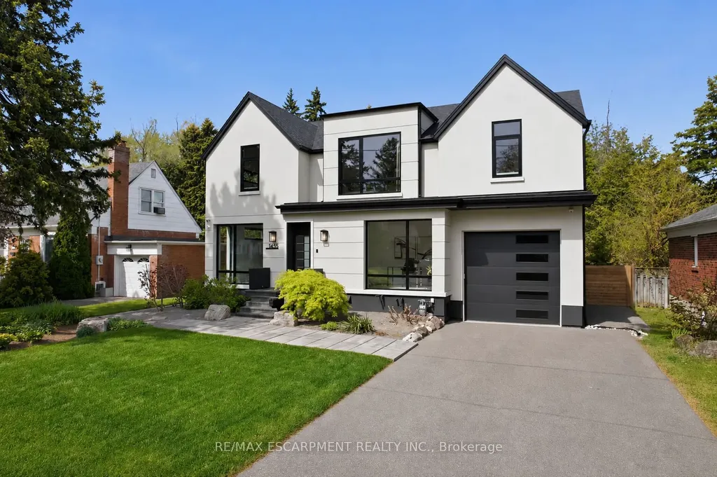 1435 Applewood Road Mississauga ON L5E 2L9
