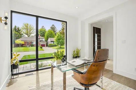 1435 Applewood Road Mississauga ON L5E 2L9