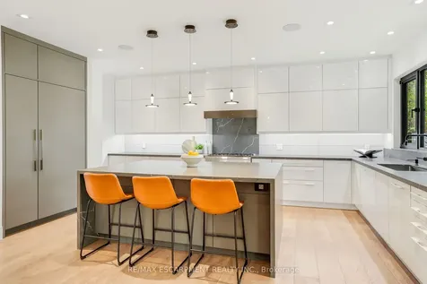 1435 Applewood Road Mississauga ON L5E 2L9