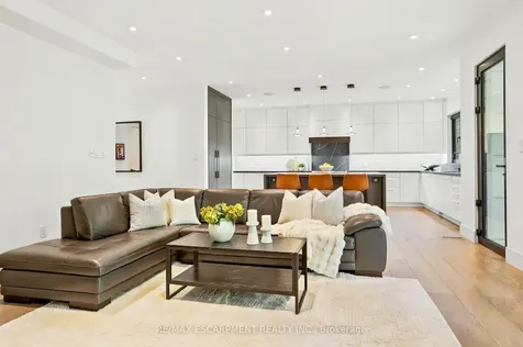 1435 Applewood Road Mississauga ON L5E 2L9