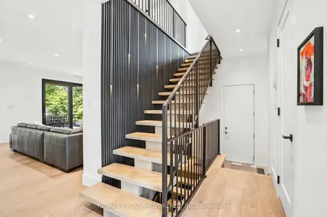 1435 Applewood Road Mississauga ON L5E 2L9