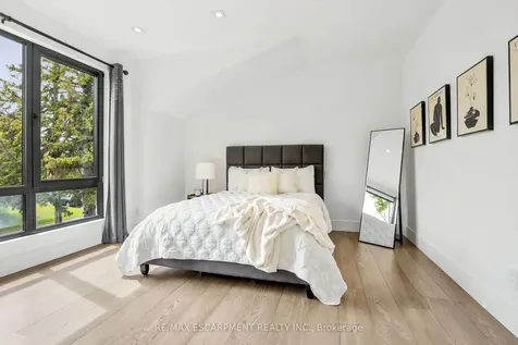 1435 Applewood Road Mississauga ON L5E 2L9