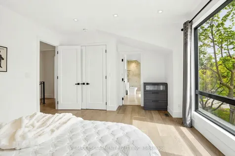 1435 Applewood Road Mississauga ON L5E 2L9