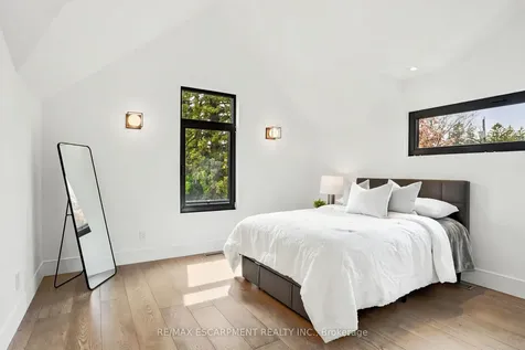 1435 Applewood Road Mississauga ON L5E 2L9