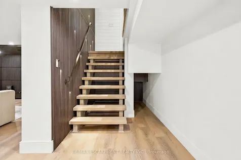 1435 Applewood Road Mississauga ON L5E 2L9