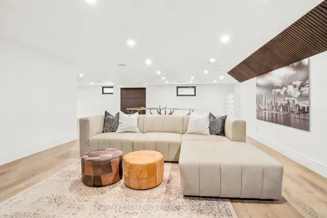 1435 Applewood Road Mississauga ON L5E 2L9
