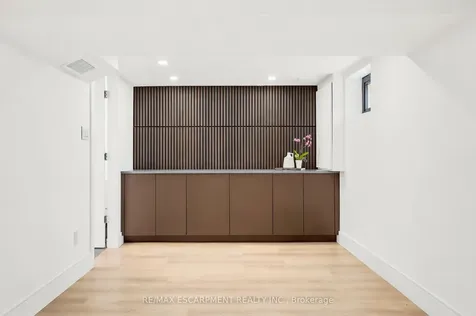 1435 Applewood Road Mississauga ON L5E 2L9