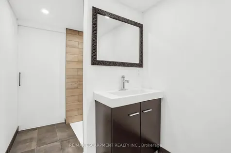 1435 Applewood Road Mississauga ON L5E 2L9