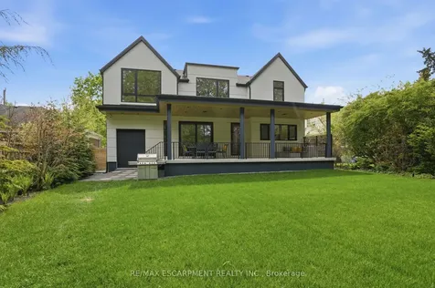 1435 Applewood Road Mississauga ON L5E 2L9