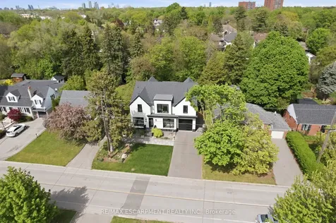 1435 Applewood Road Mississauga ON L5E 2L9