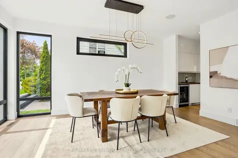 1435 Applewood Road Mississauga ON L5E 2L9