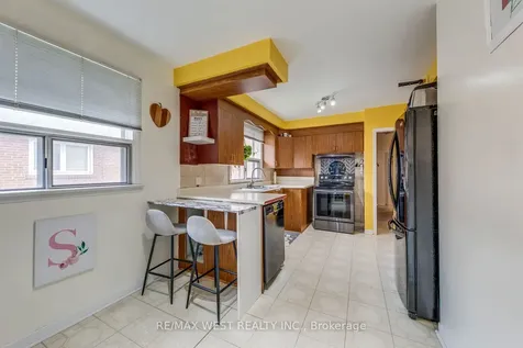 65 North Park Drive Toronto ON M6L 1K4