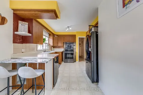 65 North Park Drive Toronto ON M6L 1K4